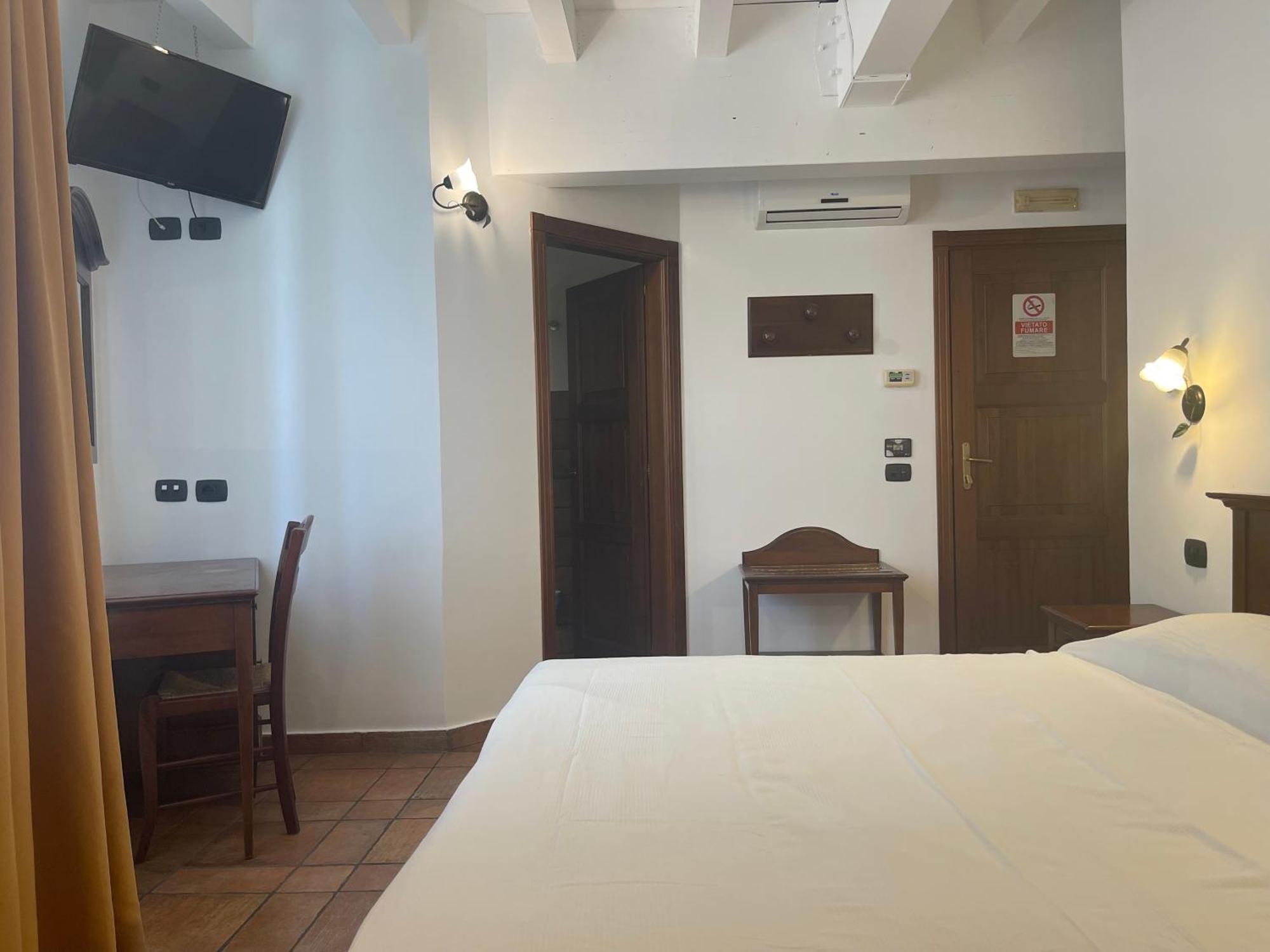 Hotel Capomulini 3 Stelle Acireale Zewnętrze zdjęcie